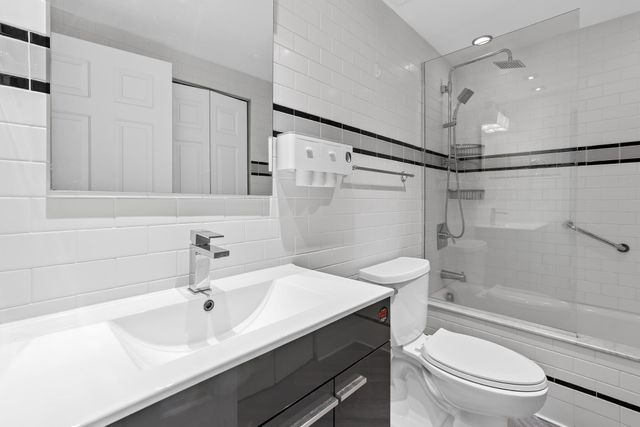 100 Ledgewood Dr 319, Stoneham, MA 02180