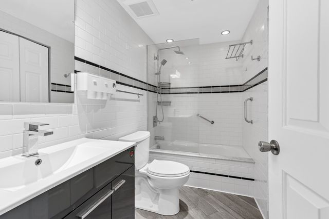 100 Ledgewood Dr 319, Stoneham, MA 02180