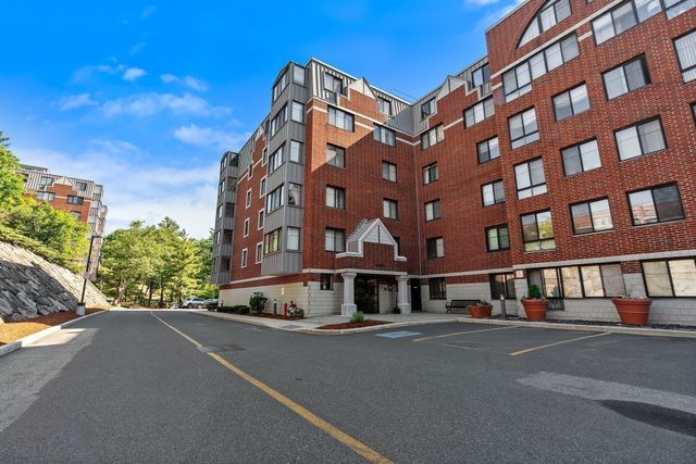 100 Ledgewood Dr 319, Stoneham, MA 02180