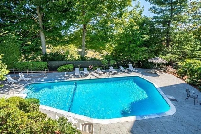 100 Ledgewood Dr 319, Stoneham, MA 02180