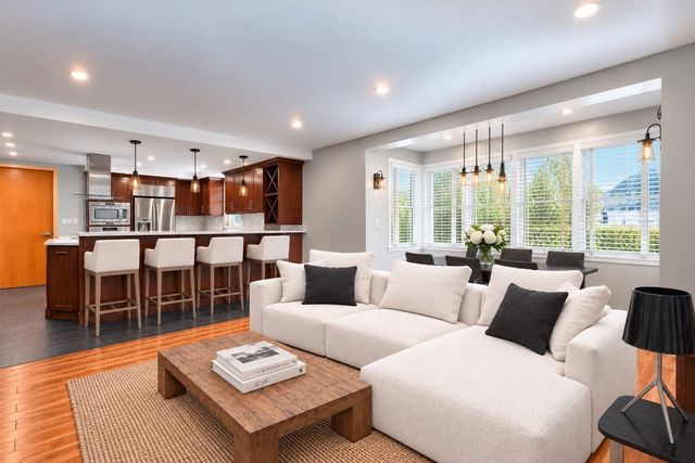 100 Ledgewood Dr 319, Stoneham, MA 02180