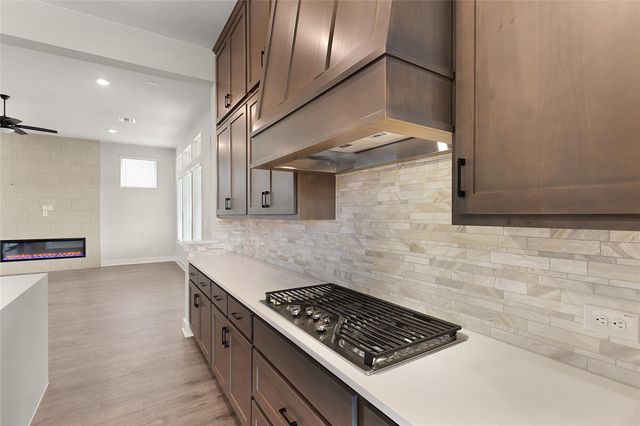 1014 Painted Horse DR, Georgetown, TX 78633