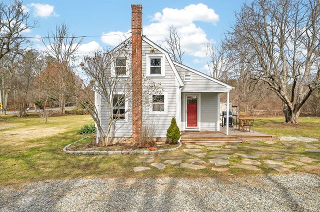 26 Division Rd, Dartmouth, MA 02747