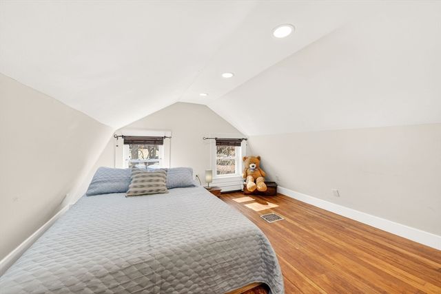 26 Division Rd, Dartmouth, MA 02747