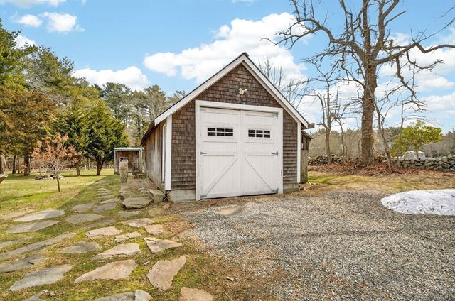 26 Division Rd, Dartmouth, MA 02747