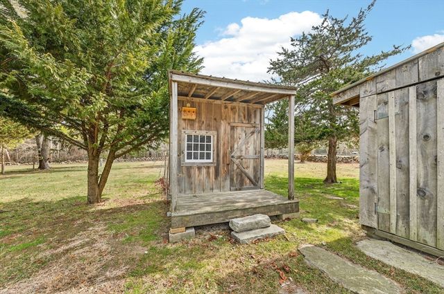 26 Division Rd, Dartmouth, MA 02747