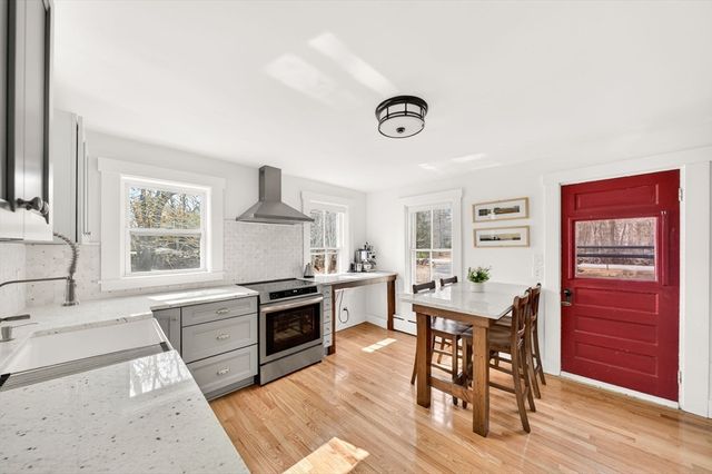 26 Division Rd, Dartmouth, MA 02747