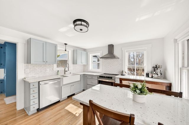 26 Division Rd, Dartmouth, MA 02747