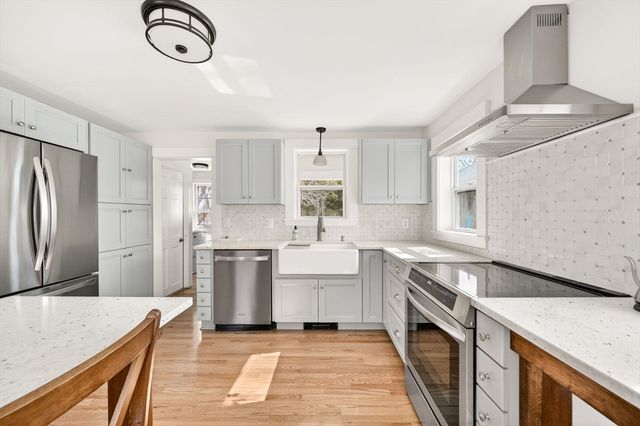 26 Division Rd, Dartmouth, MA 02747