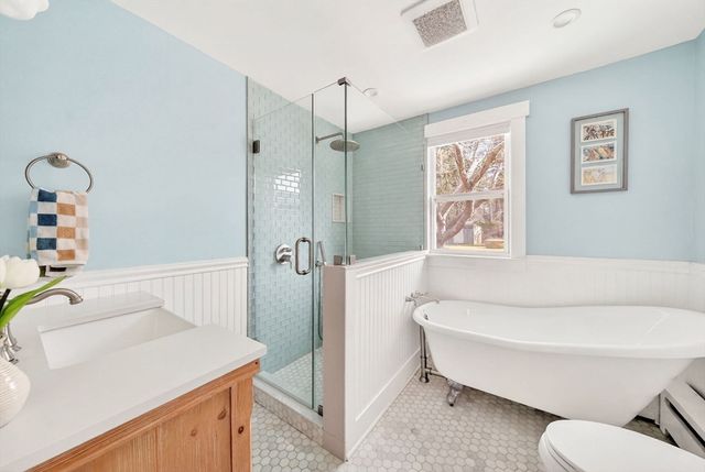 26 Division Rd, Dartmouth, MA 02747