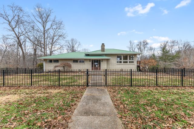 555 White Pine Dr, Centerville, TN 37033