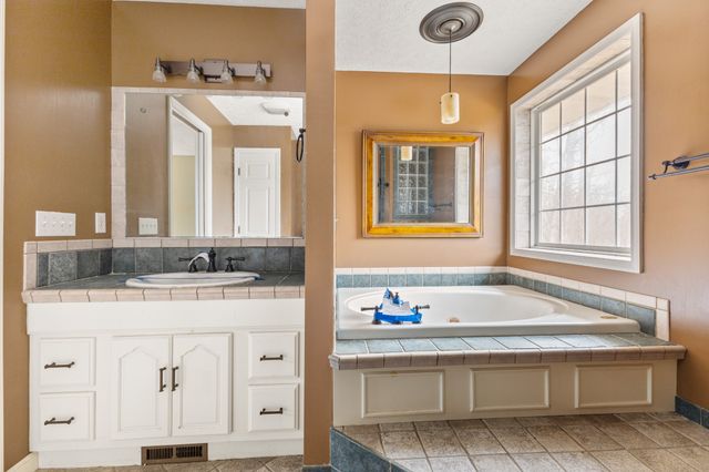 555 White Pine Dr, Centerville, TN 37033