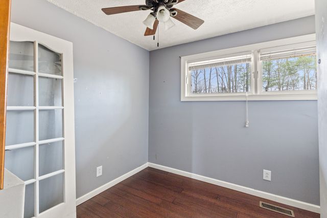 555 White Pine Dr, Centerville, TN 37033