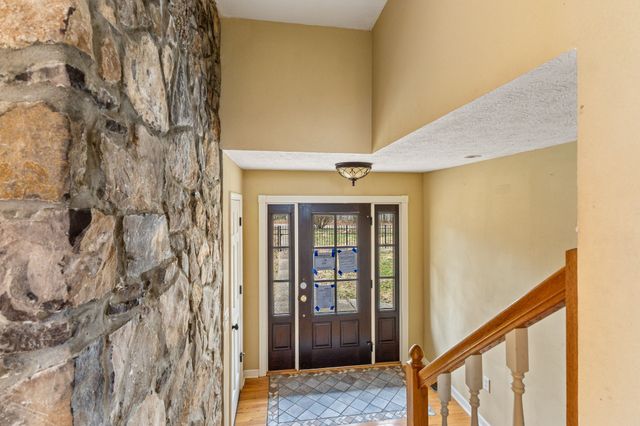 555 White Pine Dr, Centerville, TN 37033