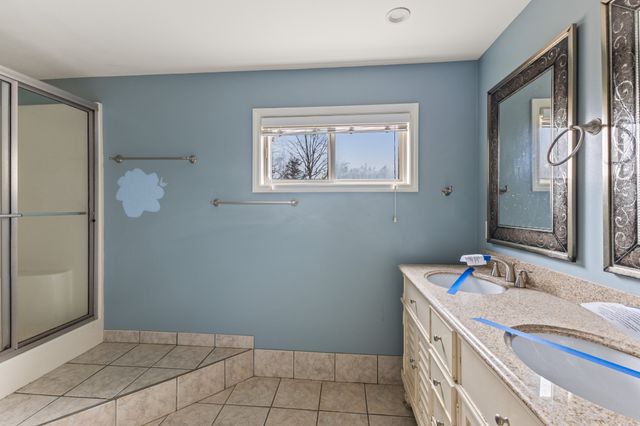 555 White Pine Dr, Centerville, TN 37033