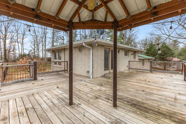 555 White Pine Dr, Centerville, TN 37033