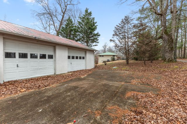 555 White Pine Dr, Centerville, TN 37033