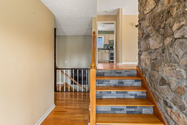 555 White Pine Dr, Centerville, TN 37033