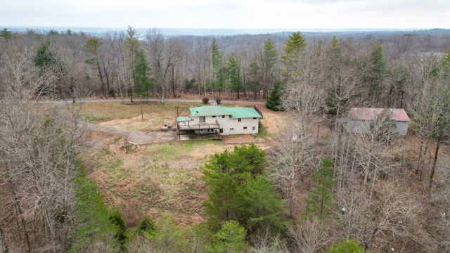 555 White Pine Dr, Centerville, TN 37033