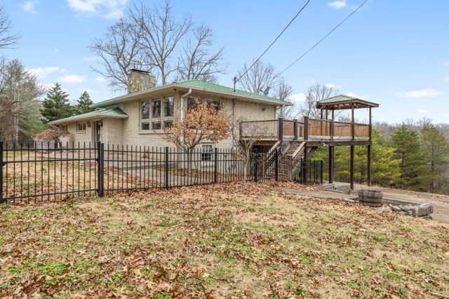 555 White Pine Dr, Centerville, TN 37033