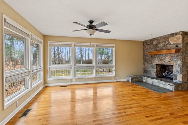 555 White Pine Dr, Centerville, TN 37033