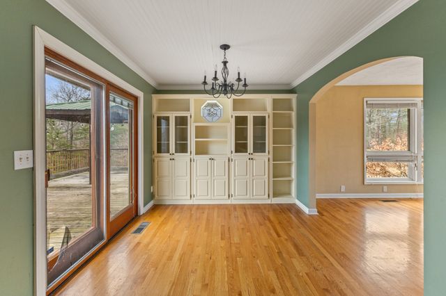 555 White Pine Dr, Centerville, TN 37033