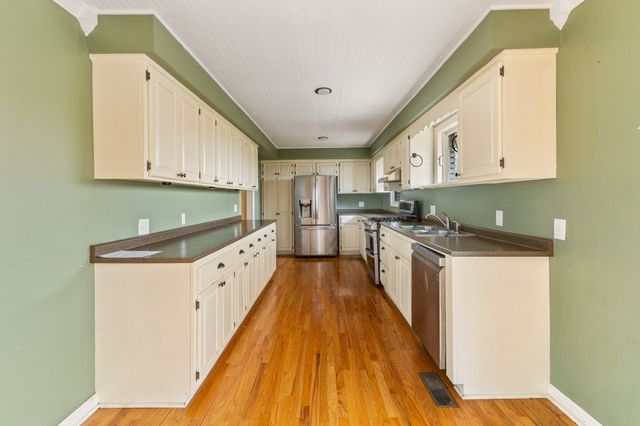 555 White Pine Dr, Centerville, TN 37033