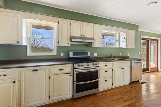 555 White Pine Dr, Centerville, TN 37033