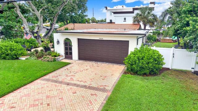 1040 PALM DRIVE, Belleair Beach, FL 33786