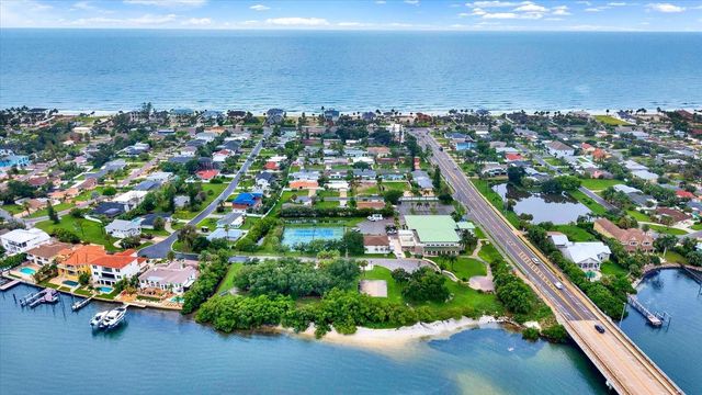 1040 PALM DRIVE, Belleair Beach, FL 33786