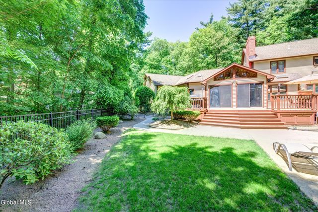 16 Innisbrook Drive, Clifton Park, NY 12065