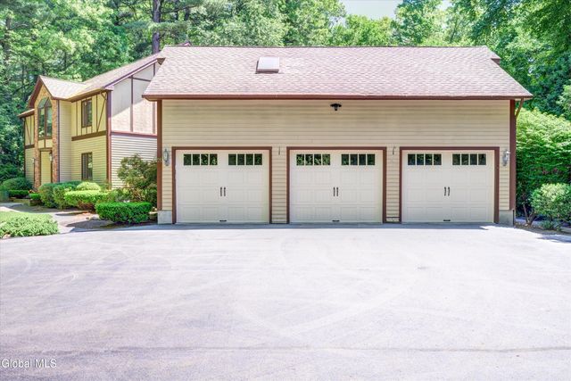 16 Innisbrook Drive, Clifton Park, NY 12065
