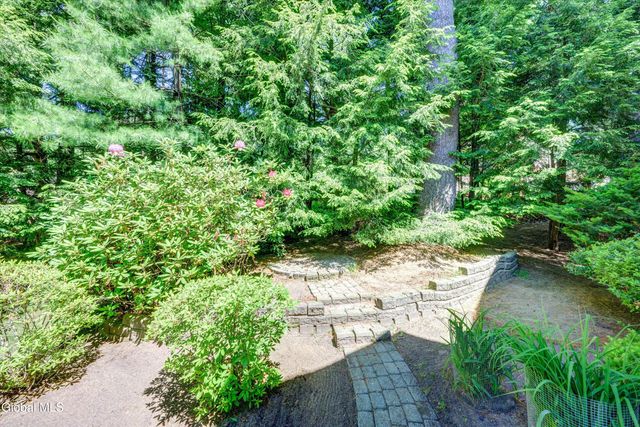 16 Innisbrook Drive, Clifton Park, NY 12065