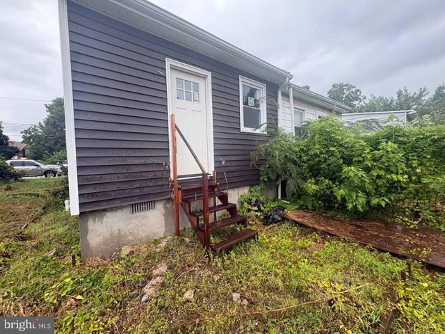 511 LINDEN AVE, Burlington, NJ 08016