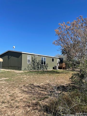 2451 county road 421, Hondo, TX 78861