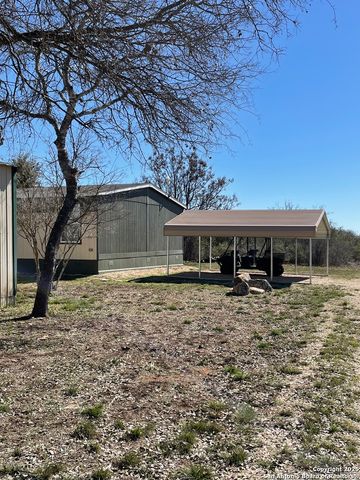 2451 county road 421, Hondo, TX 78861