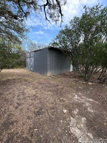 2451 county road 421, Hondo, TX 78861