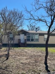 2451 county road 421, Hondo, TX 78861