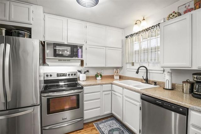 1314 W 27th Street S, Independence, MO 64052