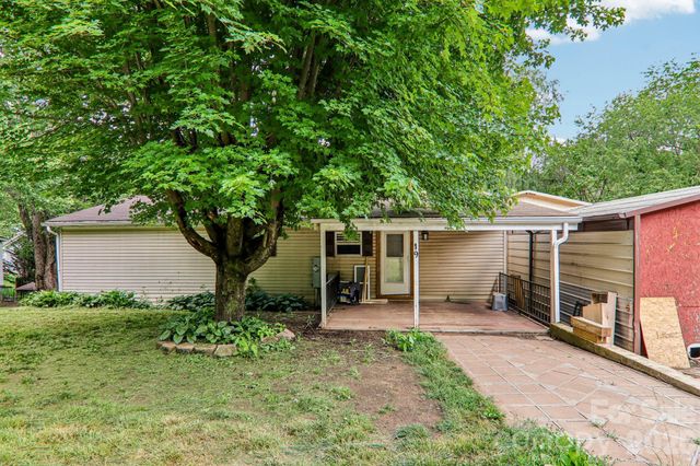 19 Dot Street, Clyde, NC 28721