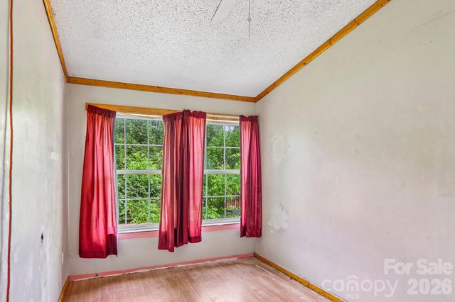 19 Dot Street, Clyde, NC 28721