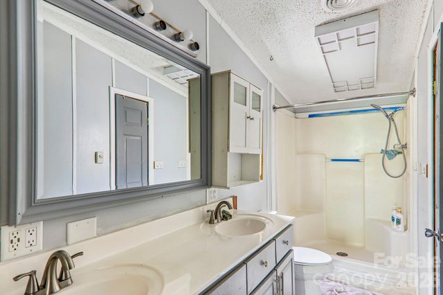 19 Dot Street, Clyde, NC 28721