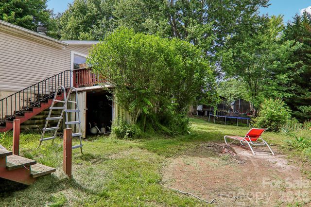 19 Dot Street, Clyde, NC 28721