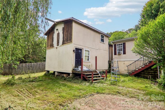 19 Dot Street, Clyde, NC 28721