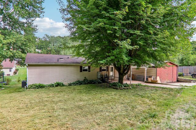 19 Dot Street, Clyde, NC 28721