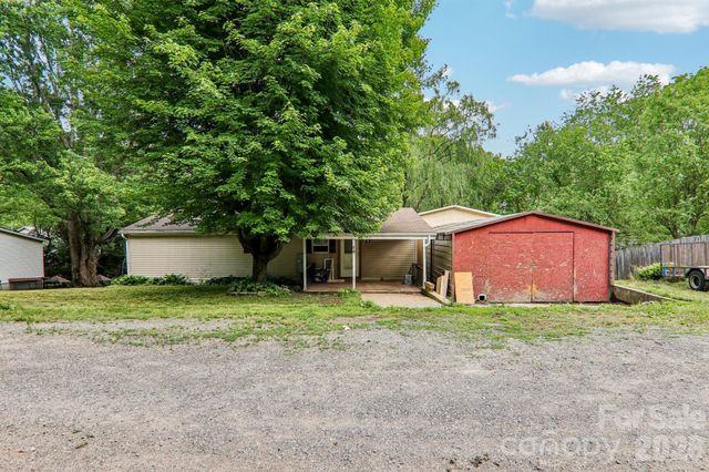 19 Dot Street, Clyde, NC 28721