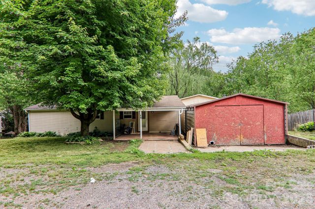 19 Dot Street, Clyde, NC 28721
