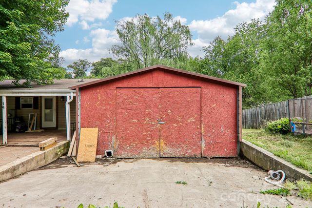 19 Dot Street, Clyde, NC 28721