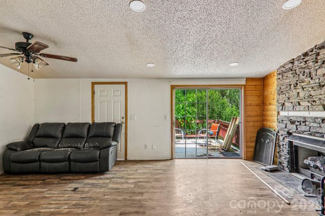 19 Dot Street, Clyde, NC 28721