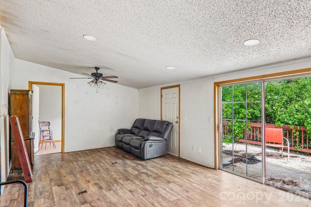 19 Dot Street, Clyde, NC 28721